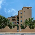 Splendid 3-Br Apartment Just 3 Minutes From The Beach