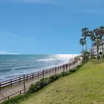 Studio Close To The Beach With Sea Views And Pool