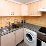 Excelent Location 5 Min To The Beach