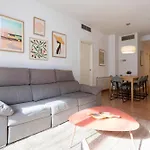 11Jog1036 - Huge & Bright Apartment Train Station