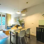 Dana - Enjoy Apartments Rocafort