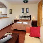 Apartamentos Leo Islamar
