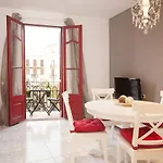 Comfy Corner 32