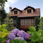 Trisqueles Y Buganvillas