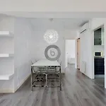 Room In Apartment 4 Carrer De Trelawny