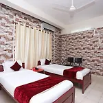 Oyo 9637 Hotel Upasana Palace 2