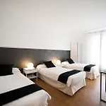 Super Balmes Guest House
