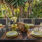 Villa Sitges Tupinetti Beach At 1 Min Walk Amaizing Garden And View Center Sitges 5 Minutes Walk