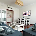 Classbedroom Fira Business Apartment