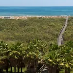 Leo Jardines De Isla Canela