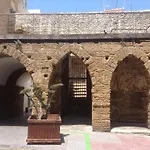 Casa La Muralla Medieval By Cadiz4Rentals