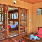 Hotel Lotus