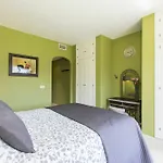 Perfect Location Between Golf And Beach