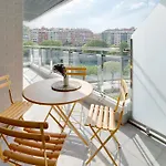 River Terrace 3 Apartment By Feelfree Rentals