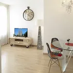 Apartments Hostemplo Suites