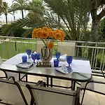 T&H Las Palmeras Family Apartment