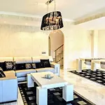 El Rio Puerto Banus