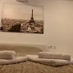 Room In Apartment 4 Carrer De Trelawny