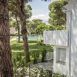 Beachside Cosy Apartment With Pool