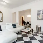 1229 - Awesome City Center Apartment With Terrace