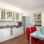 Urb San Jorge, Villa Julia 43