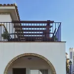Sunny And Spacious 3-Bedroom Holiday Home With Gorgeous Views And Acce