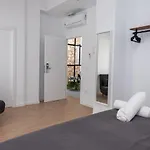 Gomez Rooms