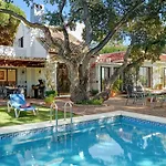 Villa With Private Pool And Garden In Marbella