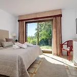 Villa With Private Pool And Garden In Marbella