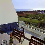 First Line Cozy Apartment With Sea View