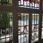 Ahrentals Villa Jardin De Iris