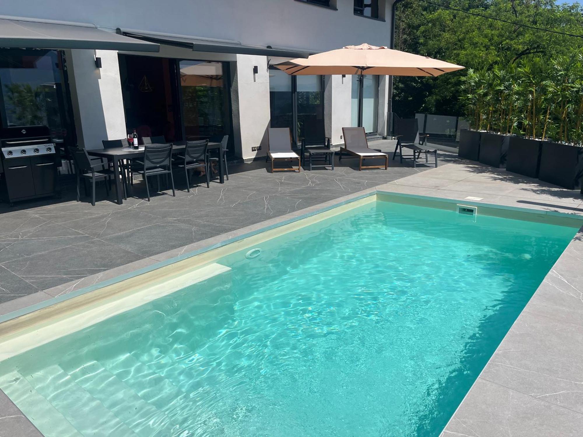 House With Pool And Panoramic View Of