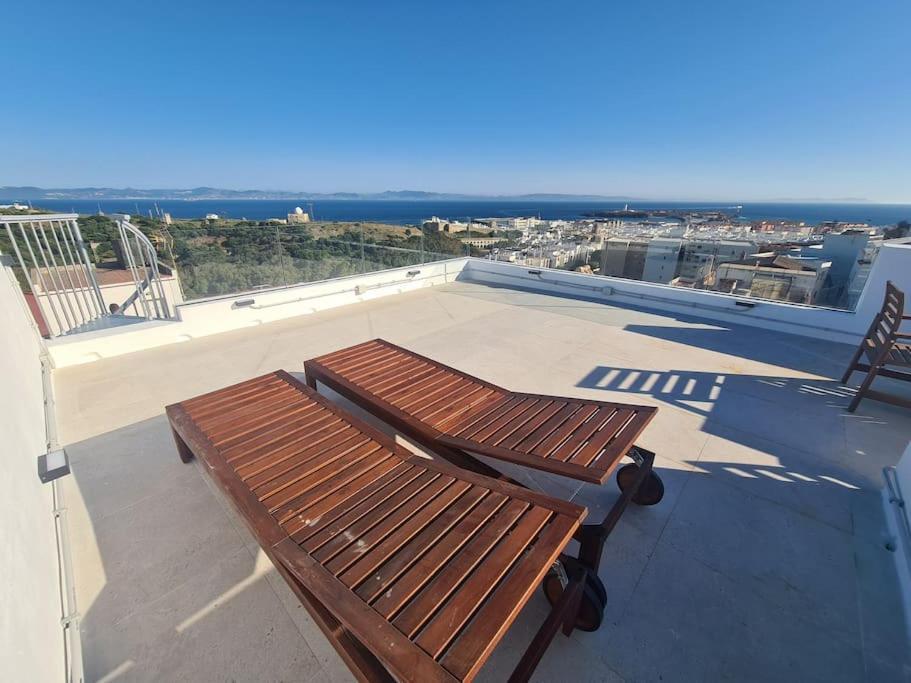 Villa Cheerful 5-bedroom With Unique Rooftop Views *